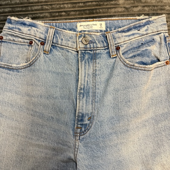 Abercrombie The 90s Light Blue Distressed  High-Waisted Jeans size 6r - Picture 3 of 8